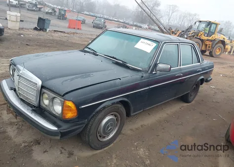 1981 Mercedes-Benz 240 D z USA, uszkodzony, nr VIN WDBAB23A7BB232079